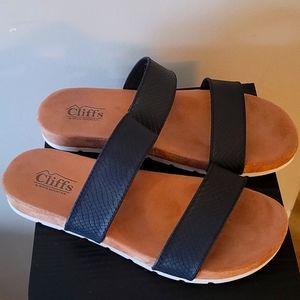 Cliffs Black Sandals